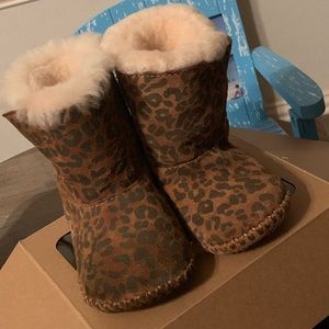 Authentic infant Ugg Boots size 4/5